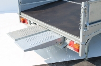 optional-loading-ramps-are-fitted-with-skid-rail-at-rear
